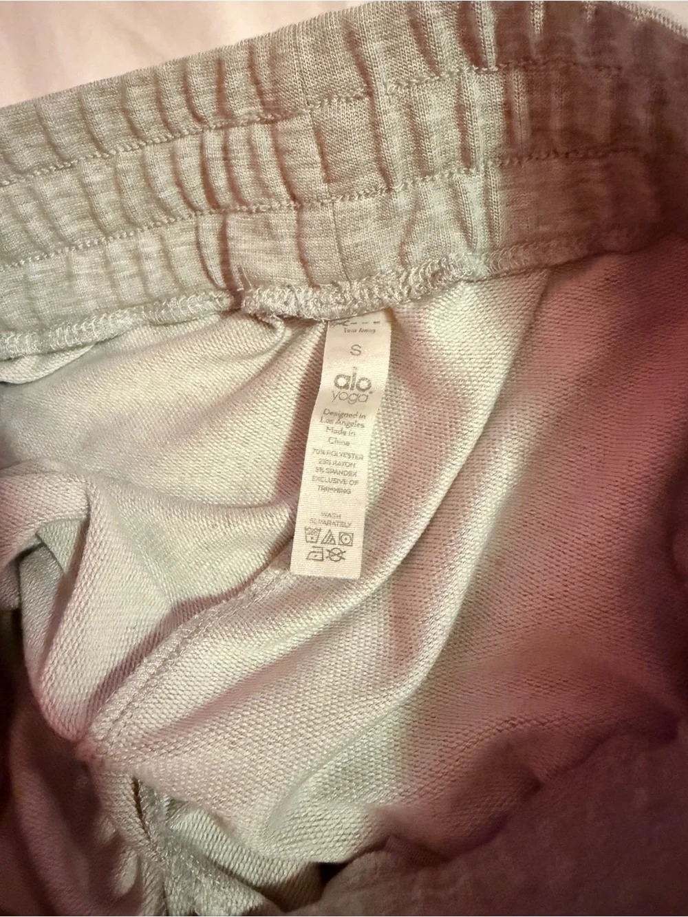 Alo Grey Women’s Lounge Shorts small - Picture 3 of 3